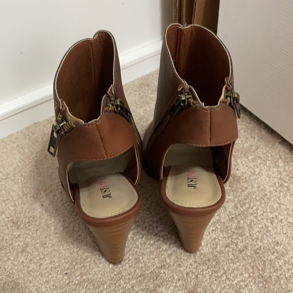 Just Fab brown heels size 7.5 - Picture 3 of 4